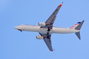 航空大型飞机飞行图片